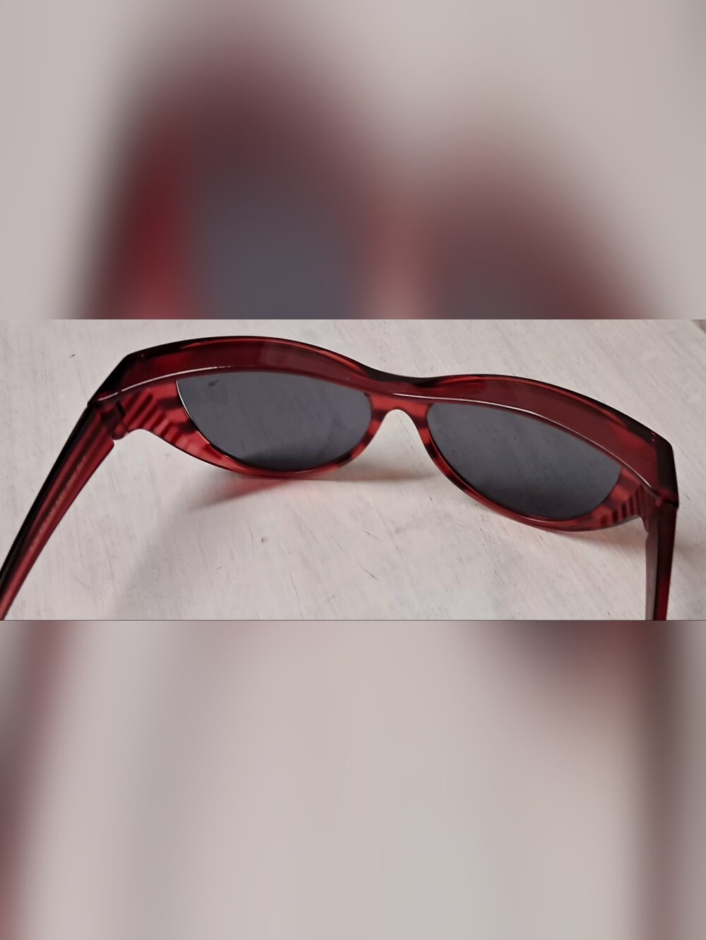 Stylish Red Women's Sunglasses - Classic Round Frame - Picture 6 of 11